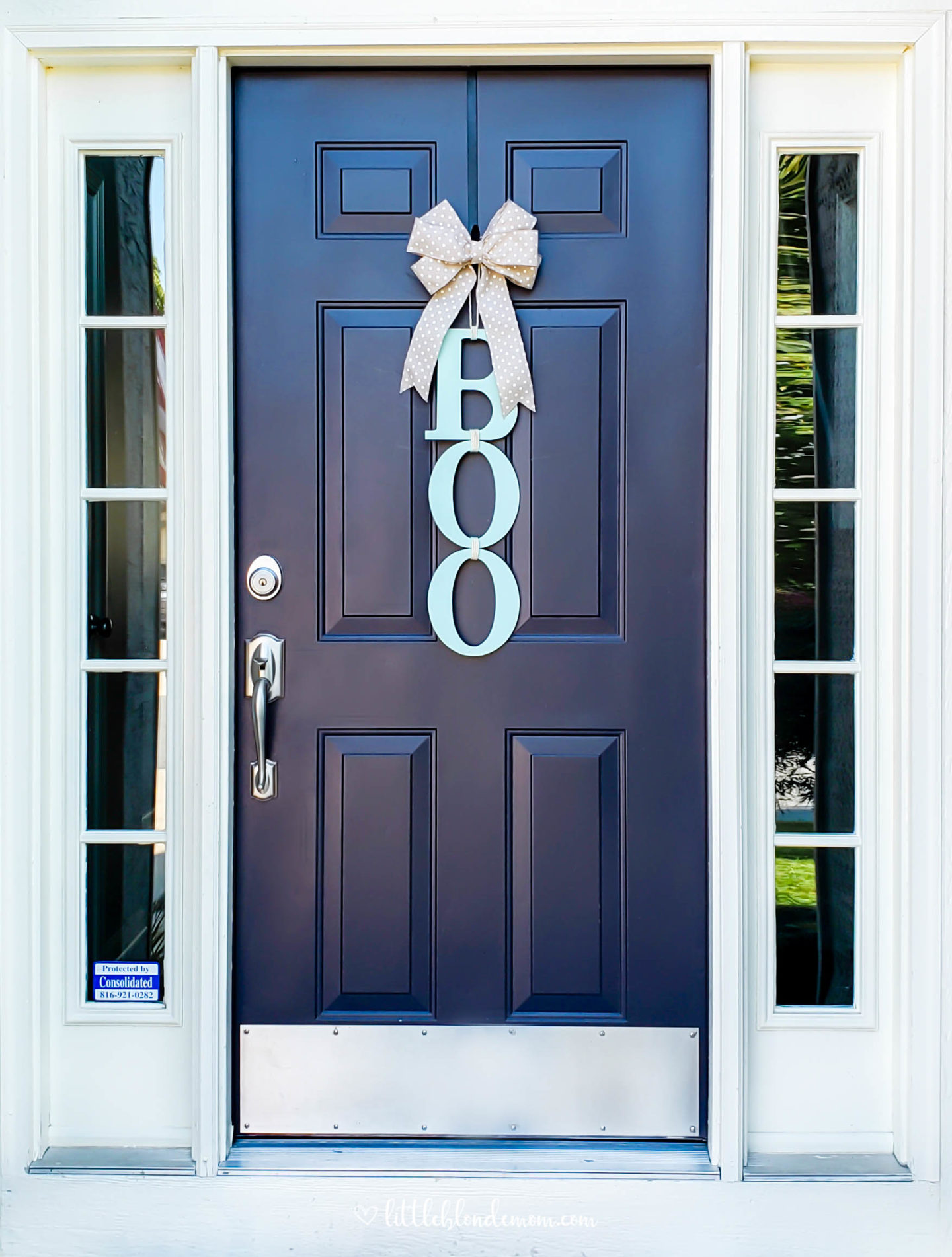Easy “Boo” Front Door Sign